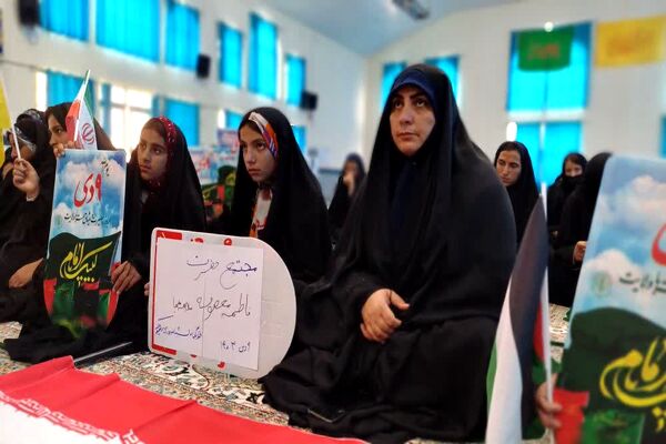 حضور پرشور دانش‌آموزان و فرهنگیان بخش دیشموک در گرامیداشت یوم‌الله 9 دی