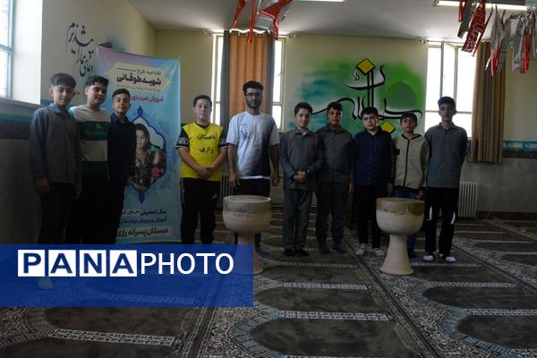 آموزش ضرب زورخانه‌ای در دبستان رازی ناحیه دو بهارستان