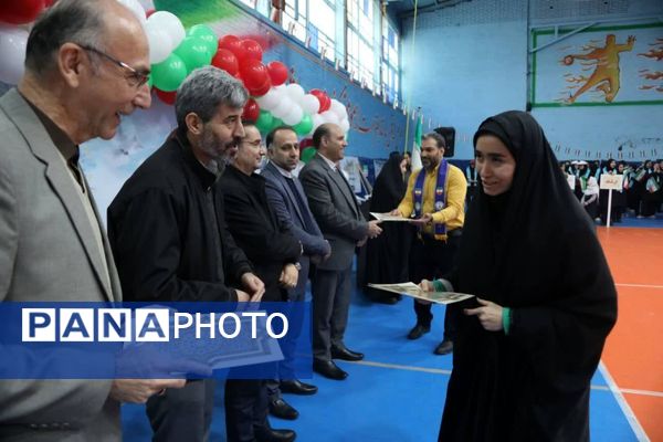 سالن شهید رجایی ورامین میزبان همایش یاوران انقلاب