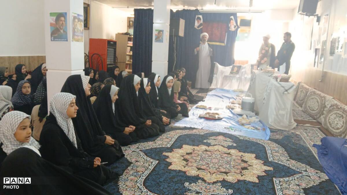 کلاس قرآن ماجراجویانه؛ از غرفه های فروش تا نماز جماعت