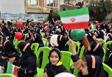 زنگ انقلاب در مدرسه شاهد شهید میرحق‌پرست نواخته شد