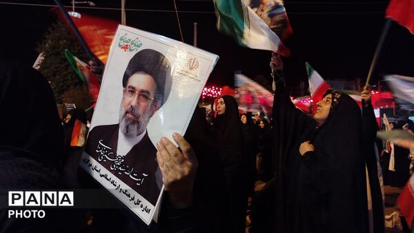 طنین دوباره «لبیک یا خامنه‌ای» در صد و چهل و دومین شب نورآباد 