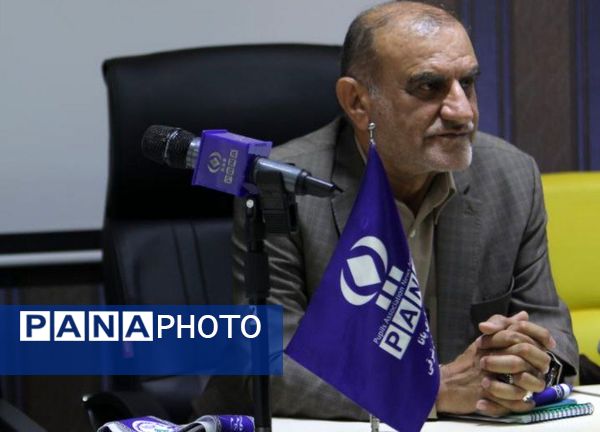 نشست صمیمی دانش‏‌آموز خبرنگاران و نمایندگان مجلس دانش‌آموزی آذربایجان شرقی با علی فلاحتکار