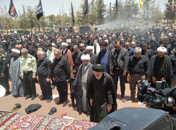 اقامه نماز ظهر عاشورا در قتلگاه بیرجند 