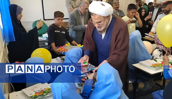 حضور مسئولان شهرستان جعفرآباد قم در دبستان حضرت زینب(س)