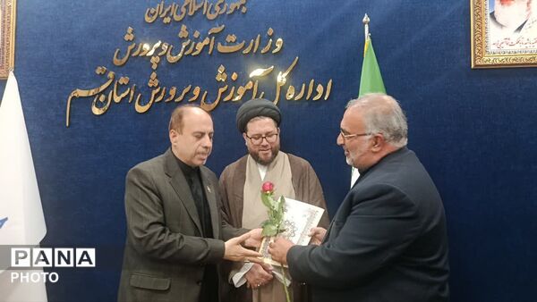 نشست صمیمی خبرنگاران پانا با مدیرکل آموزش و پرورش قم