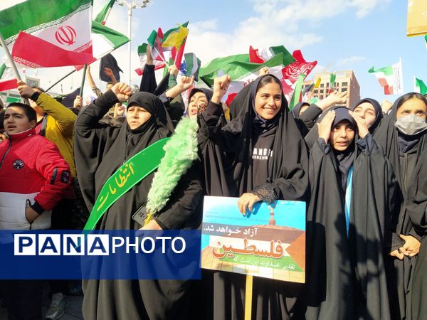  راهپیمایی  روز دانش آموز در مشهد با قلب هایی از جنس عزای حضرت فاطمه (س)