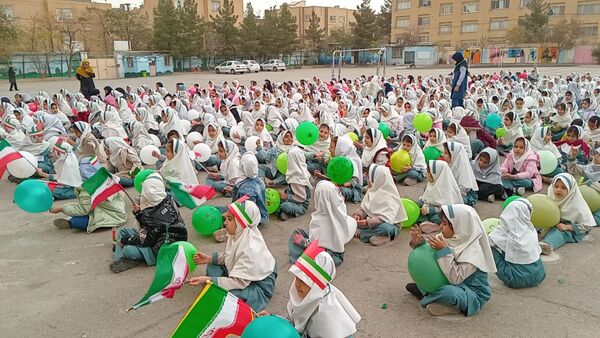 طلوع آگاهی در دل های کوچک؛ جشن روز دانش آموز در دبستان لطیفه
