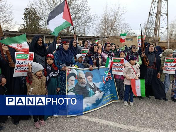 جامعه پرشورفرهنگیان و دانش آموزان در راهپیمایی ۲۲ بهمن منطقه بیرانوند