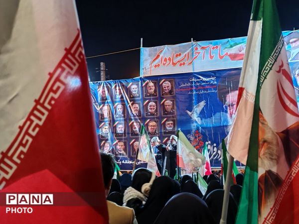 تجمع شبانهٔ شهروندان در پنجاه‌ونهمین شب یادبود در بلوار فضل