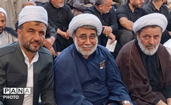 ایستادن علمای شیعه و سنی در یک صف برای نماز بر پیکر شهید
