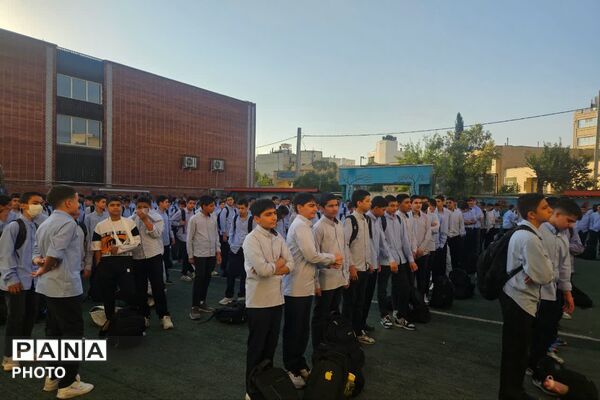 آیین تجلیل از حافظان امنیت در دبیرستان هاشمی‌رفسنجانی