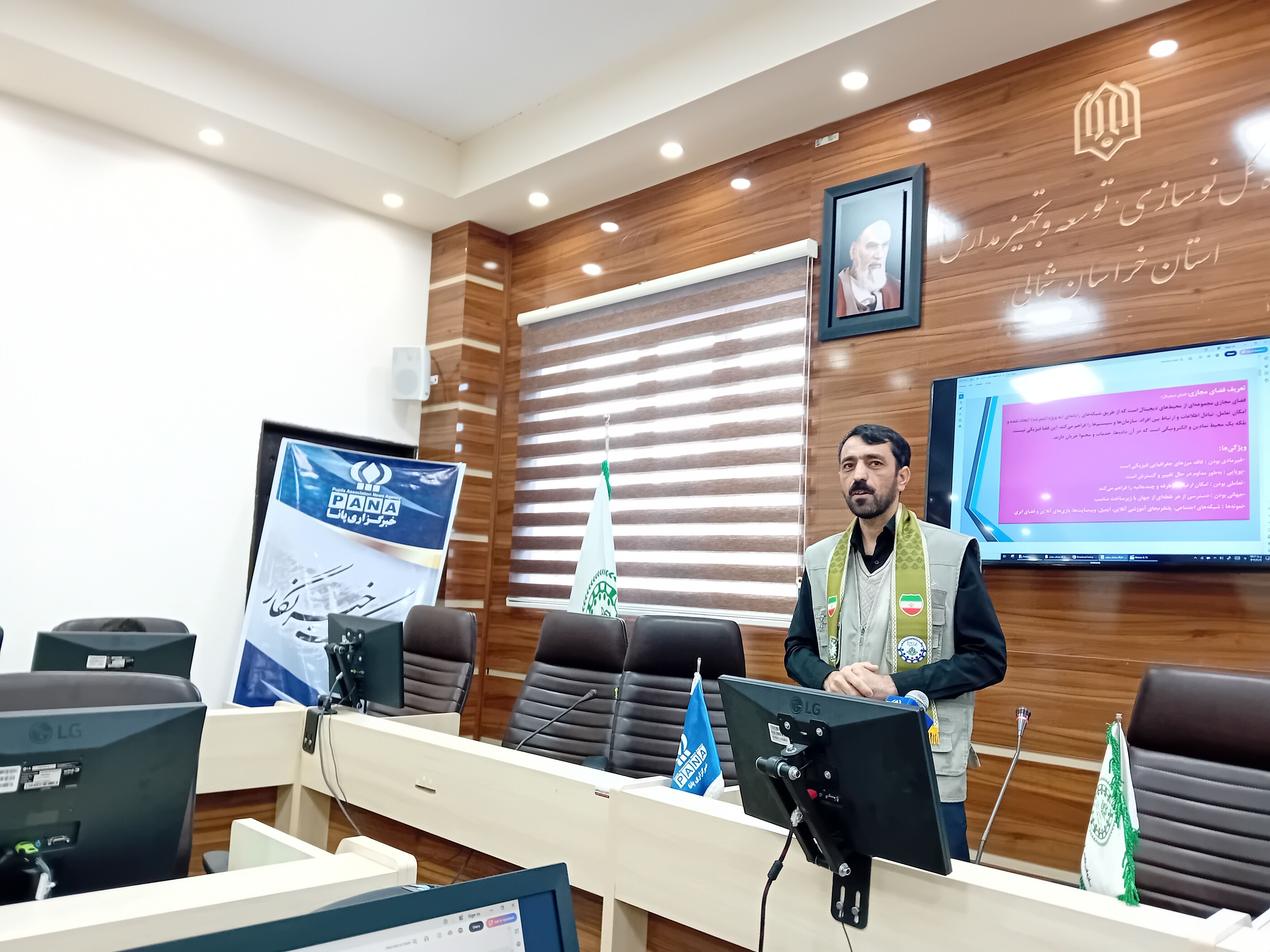 سواد‌رسانه‌ای به خبرنگار کمک می‌کند اخبار را تحلیل و صحت‌سنجی کند