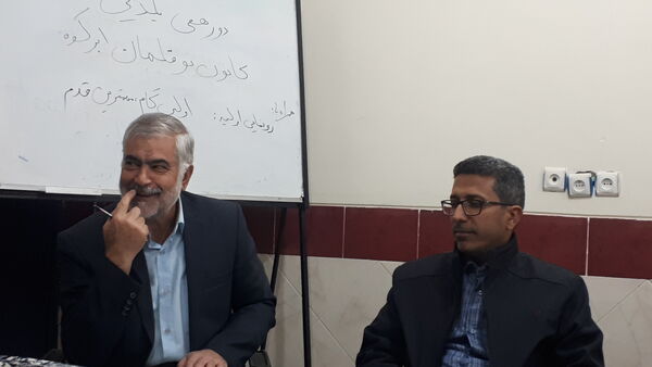 رونمایی از کتاب اولین گام مهمترین قدم در ابرکوه