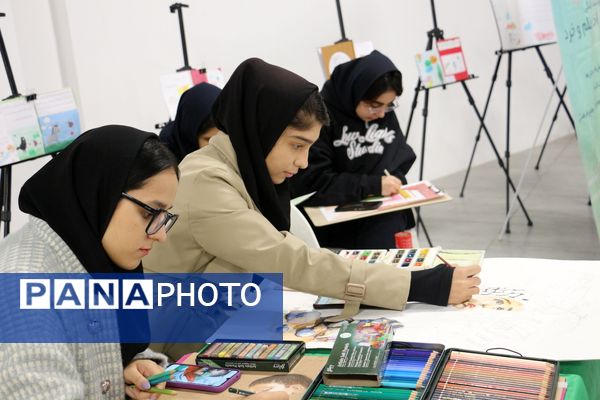 بازدید مدیرکل آموزش و پرورش خراسان شمالی از نمایشگاه هفته کتاب و کتابخوانی