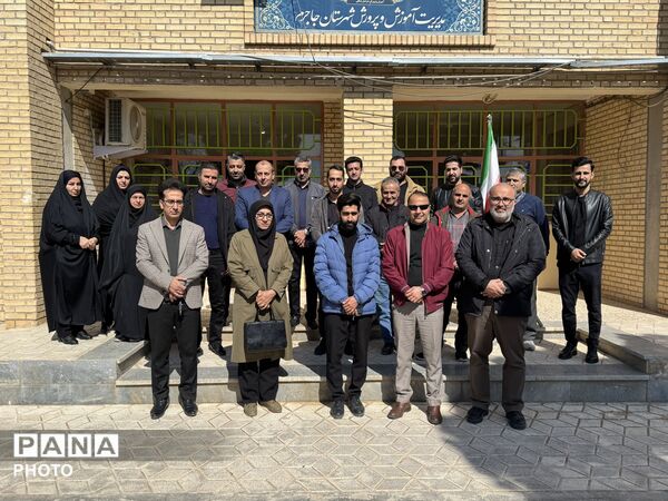 حضور پررنگ و حماسی فرهنگیان و دانش آموزان در عزای رهبر شهید