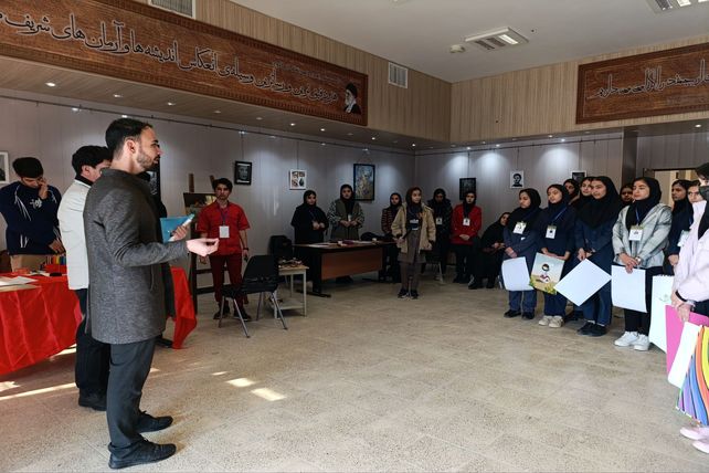 گردهمایی دانش‌آموزان هنرمند کبودرآهنگ در قالب «پرسش مهر»