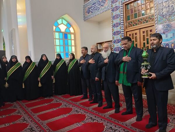 استقبال خانواده‌های یزدی از فرزندان معتکف در پایان سه روز بندگی