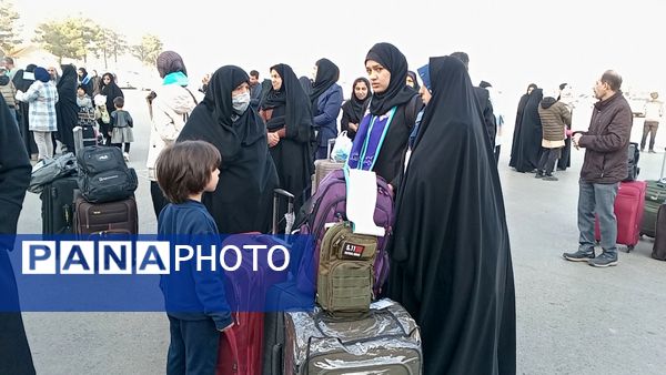 بدرقه دختران دانش آموز از ایستگاه پروازی مشهد به سوی سرزمین وحی