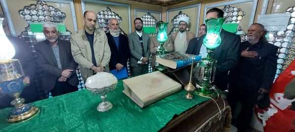 آیین غبارروبی ضریح مطهر حضرت علی‌بن‌امام‌محمدباقر(ع) 