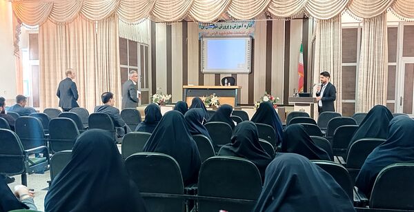 نشست توانمندسازی مدیران و مشاوران مدارس بن با محوریت پیشگیری از آسیب‌های اجتماعی
