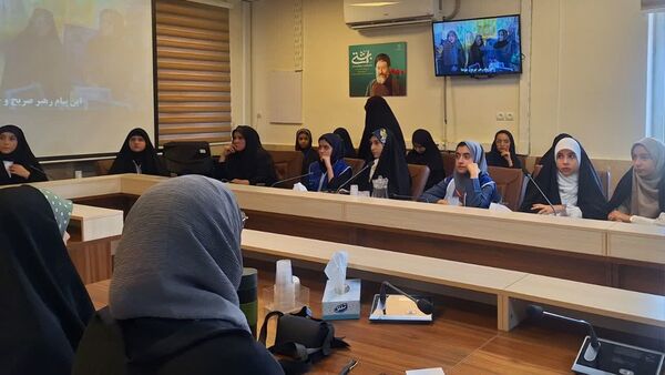 نشست دانش‌آموز خبرنگاران پانا استان البرز با مدیرکل آموزش‌وپرورش به مناسبت روز خبرنگار