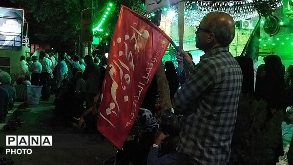 حضور پرشور مردم در اجتماعات «۱۸۲ شب» حسینیه امام خمینی(ره)
