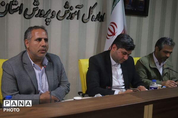 دیدار صمیمانه مدیر آموزش و پرورش ناحیه ۵ تبریز با نسل آگاه و فعال دانش‌آموزی