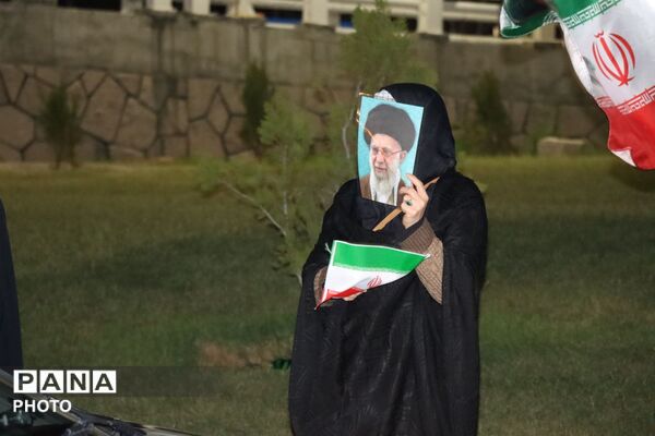 پرچمی که زمین نگذاشتند