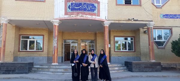 دیدار دانش‌آموزان دبیرستان بهار آزادی با همسر شهید مجید رجایی