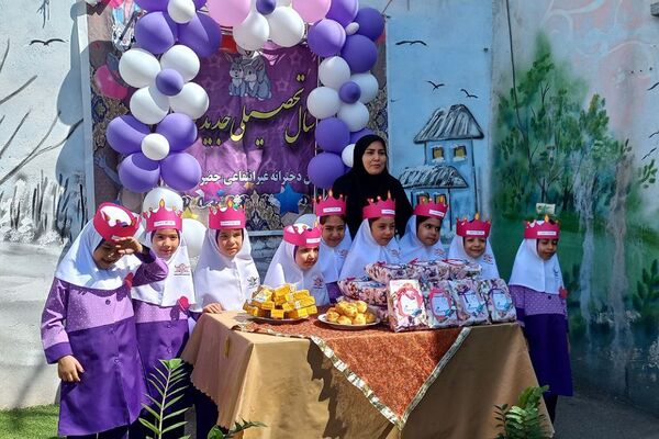 جشن شکوفه‌ها در دبستان حضرت مریم قیامدشت
