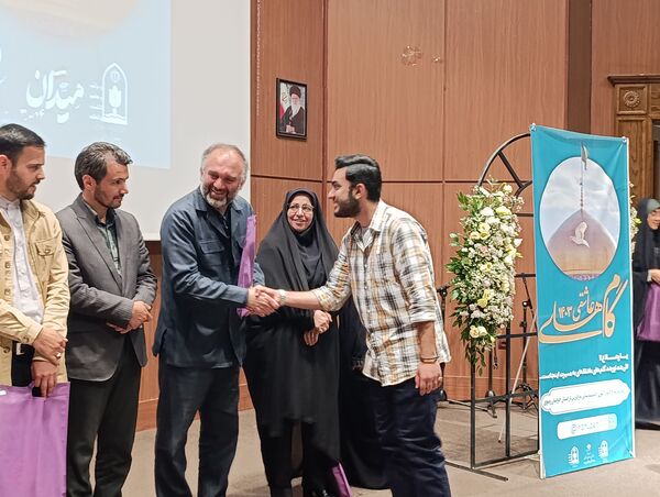 مراسم تقدیر از دانش‌آموزان و مدیران مدارس فعال در طرح گام‌های عاشقی