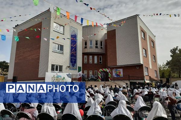 طلوع علم در مدرسه روشنگر با نغمه زنگ مهر