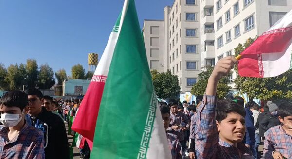  نواختن زنگ انقلاب در دبستان حضرت ابوالفضل(ع)2