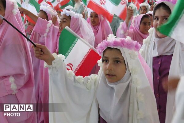 آغاز مسیر نور؛ قاب‌هایی از جشن تکلیف دختران شهرستان بن