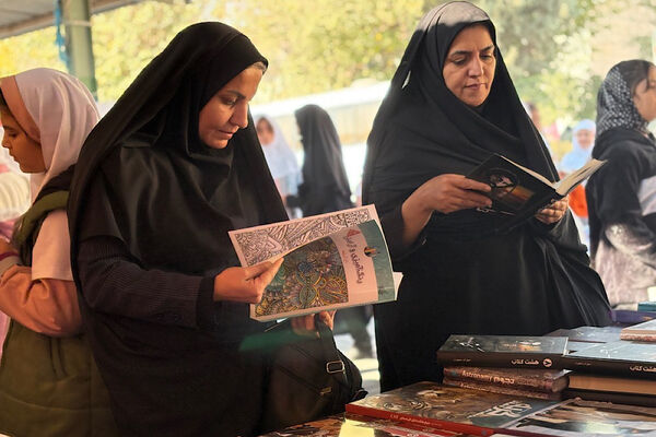 نمایشگاه کتاب و کتاب‌خوانی در اداره آموزش و پرورش اسلامشهر