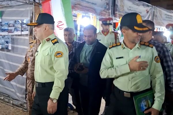 بازدید از نمایشگاه اسوه به‌مناسبت هفته دفاع مقدس در شیراز
