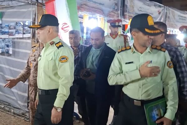 بازدید از نمایشگاه اسوه به‌مناسبت هفته دفاع مقدس در شیراز