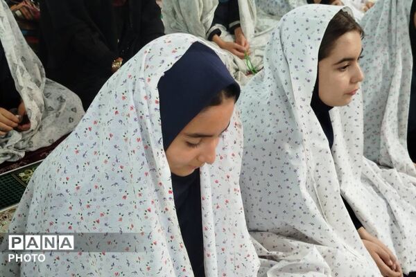 دانش‌آموزان بهارستانی، طلایه‌داران وحدت و معنویت در نماز جمعه