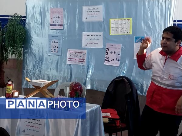 کسب آمادگی در روزهای قبل از اجرای مانور زلزله در مدرسه ملاصدرا