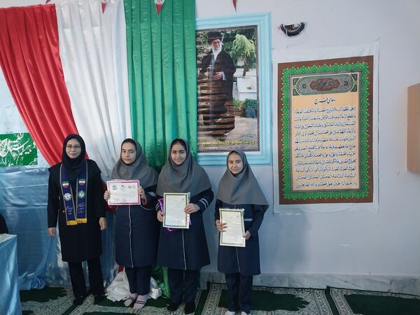 تقدیر از دانش‌آموزان برتر آموزشگاه فدک فاروج 