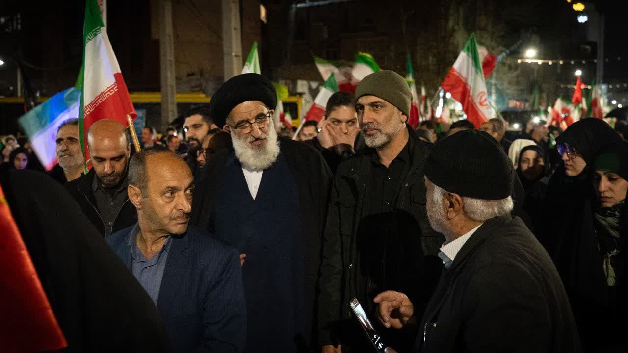 بیست‌وچهارمین موج مردم استان البرز در راهپیمایی هر شب خود در تجدید بیعت با رهبر انقلاب
