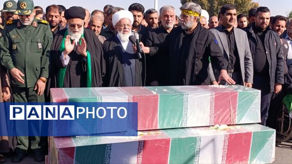 تشییع پیکر شهدای گمنام از مقابل استانداری یزد