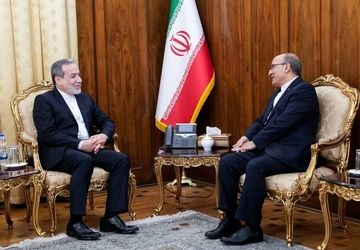 دیدار سفیر جدید ایران در زیمباوه با عراقچی