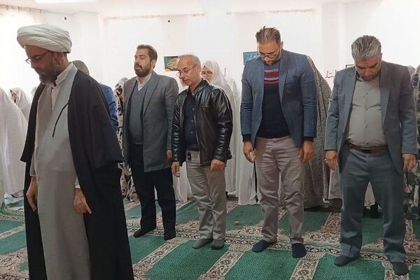 نماز جماعت به‌مناسبت هفته قرآن، عترت نماز در دبیرستان الغدیر ناحیه یک شهرری
