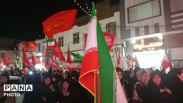 با پرچم انتقام به خیابان می‌آییم