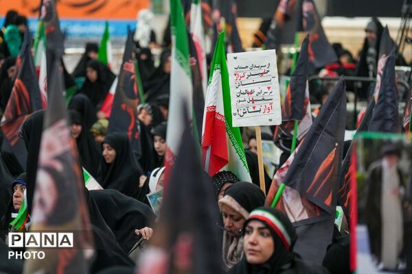 اجتماع بانوان انقلابی به مناسبت چهلم قائد امت و شهدای میناب در مسجد جمکران 
