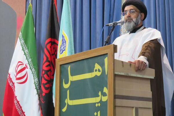  پیشوا در شب وداع؛ عالمان دینی و مسئولان با امام خویش پیمان دوباره بستند