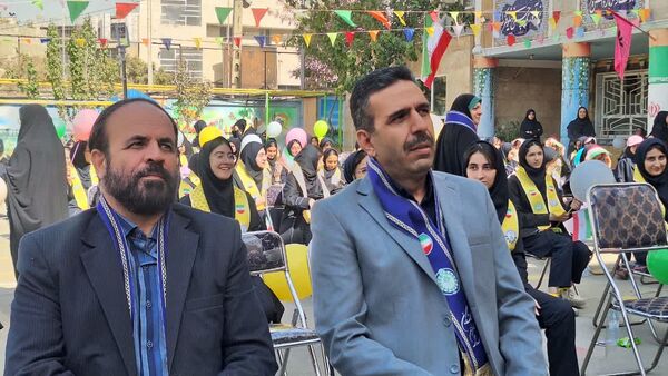 آیین متمرکز استانی جشن عاطفه‌ها‌ در دبیرستان فرزانگان یک ناحیه یک کرج 