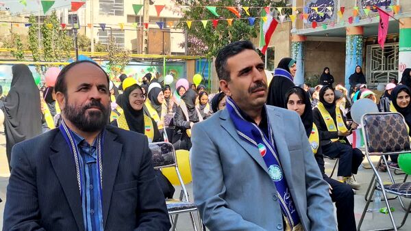 آیین متمرکز استانی جشن عاطفه‌ها‌ در دبیرستان فرزانگان یک ناحیه یک کرج 